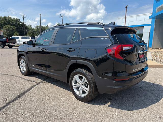 Used 2024 GMC Terrain SLE w/ Driver Convenience Package AWD/4WD image 4