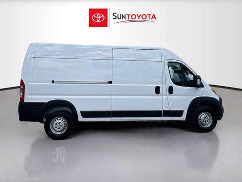 Used 2025 RAM ProMaster 2500 w/ Convenience Group FWD image 2