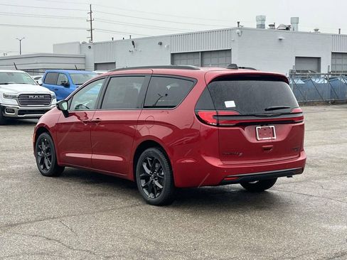 New 2026 Chrysler Pacifica Limited w/ S Appearance Package image 5