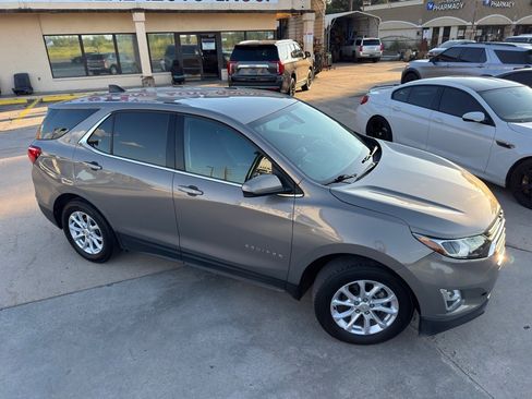 Used 2019 Chevrolet Equinox LT image 3