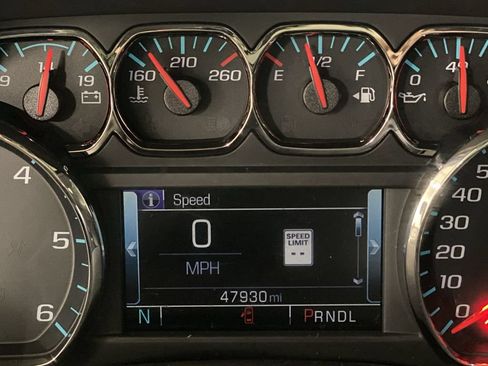 Used 2018 Chevrolet Suburban LT AWD/4WD image 15
