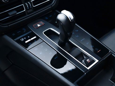 Used 2022 Porsche Macan image 27