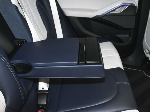 Used 2023 BMW X6 M50i w/ Executive Package image 60