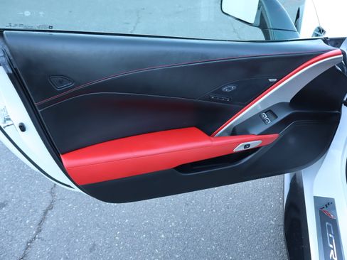 Used 2016 Chevrolet Corvette Z06 w/ 3LZ Preferred Equipment Group image 14