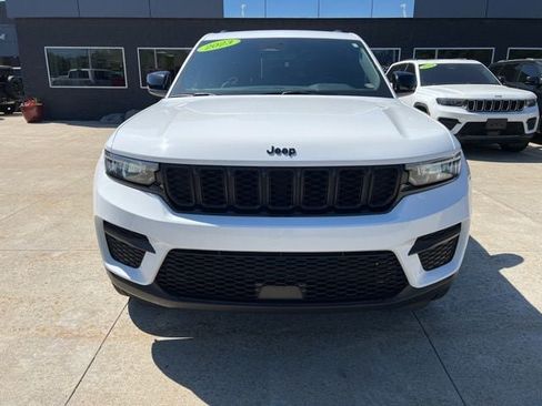 Certified 2023 Jeep Grand Cherokee Altitude AWD/4WD image 2