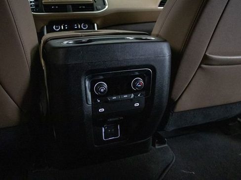 Used 2024 Chevrolet Tahoe Premier AWD/4WD image 23