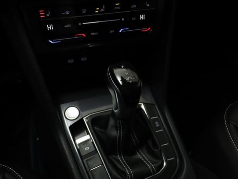 Certified 2022 Volkswagen Tiguan SE image 10