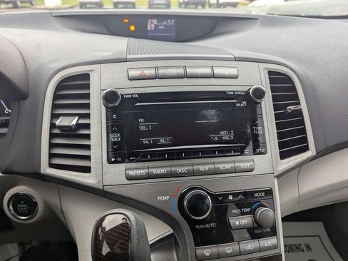 Used 2011 Toyota Venza AWD image 16