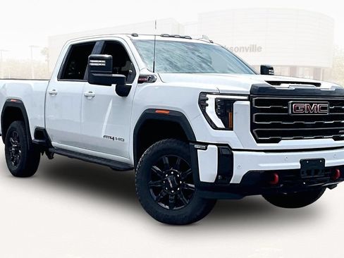 Used 2025 GMC Sierra 2500 AT4 w/ AT4 Premium Plus Package AWD/4WD image 3