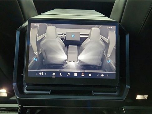 Used 2025 Tesla Cybertruck AWD Crew Cab image 37