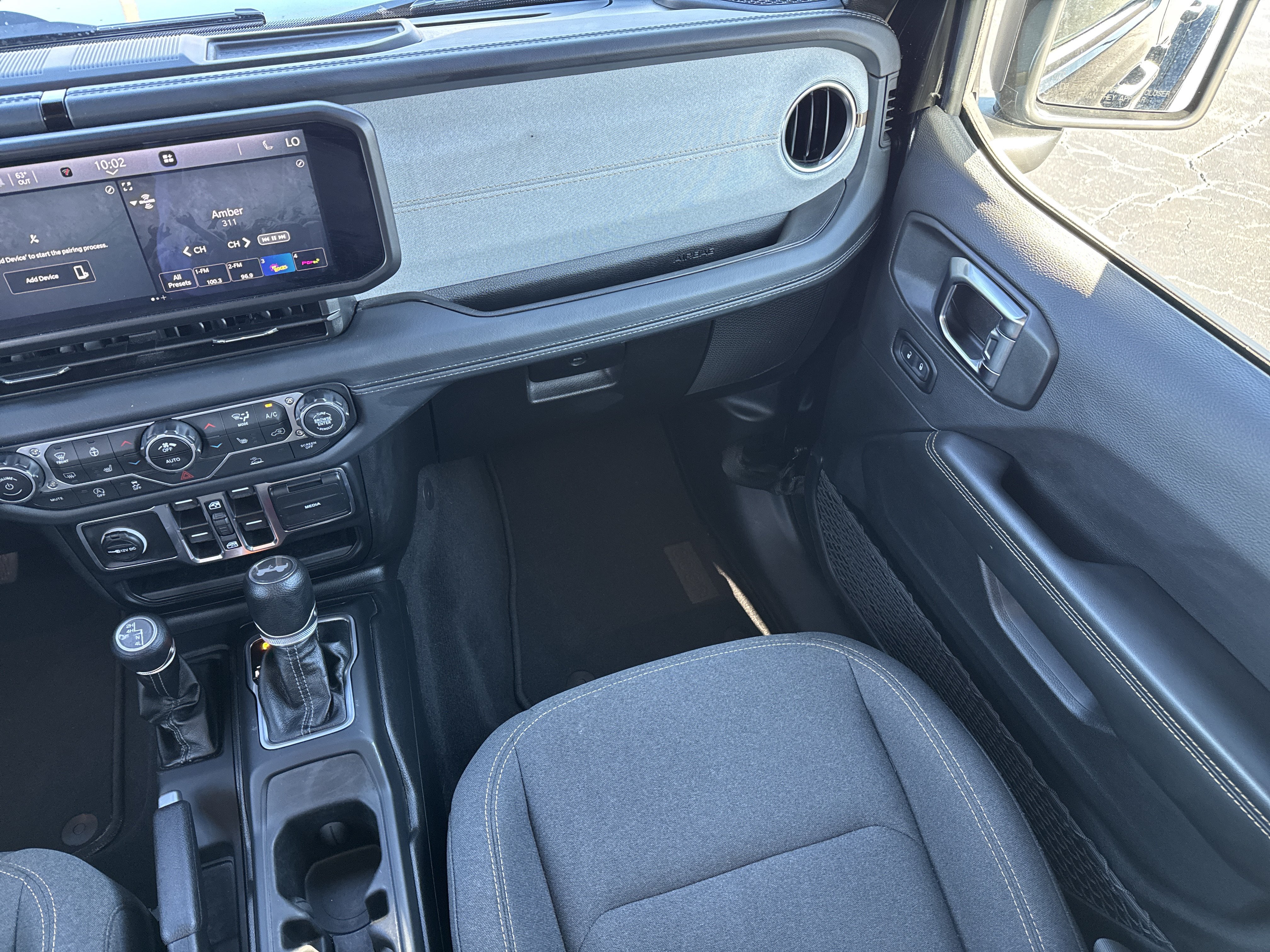 Used 2025 Jeep Wrangler Unlimited Sahara AWD/4WD image 18