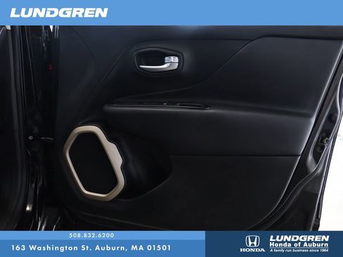 Used 2016 Jeep Renegade Limited image 11