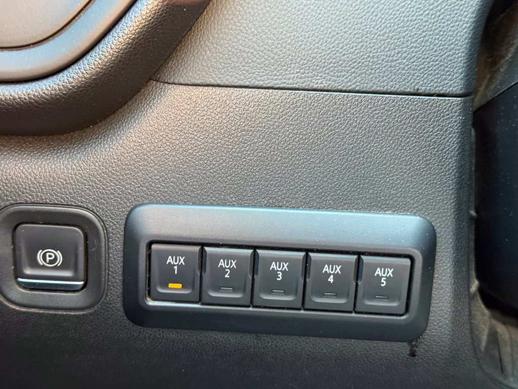Used 2022 GMC Sierra 3500 Pro w/ Convenience Package RWD image 16