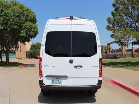 Used 2024 Mercedes-Benz Sprinter 2500 image 4