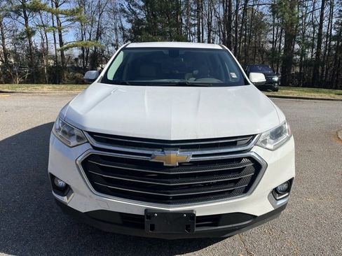 Used 2019 Chevrolet Traverse LT w/ LT Premium Package image 3