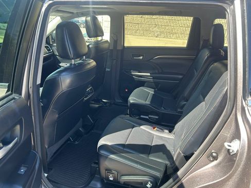 Used 2016 Toyota Highlander Limited AWD/4WD image 14