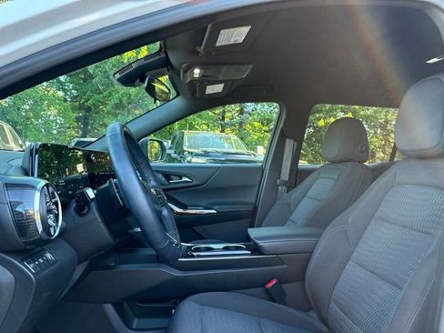 Used 2025 Chevrolet Equinox LT AWD/4WD image 5