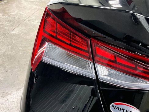 Used 2025 Hyundai Elantra Limited image 30