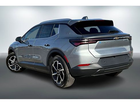 New 2026 Chevrolet Equinox EV LT image 3