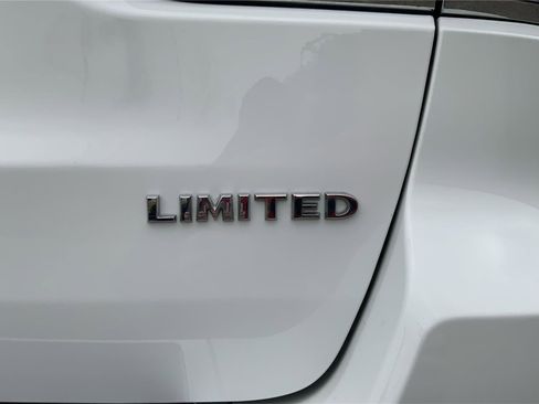 Used 2021 Jeep Grand Cherokee Limited image 24