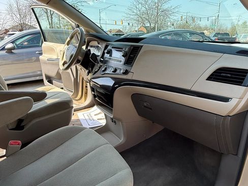 Used 2011 Toyota Sienna CE image 11