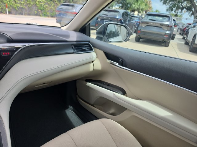 Used 2021 Toyota Camry LE FWD image 10