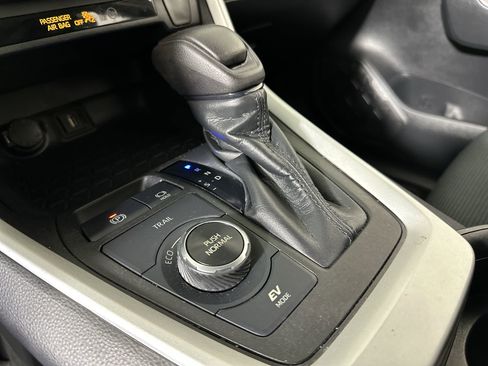 Used 2021 Toyota RAV4 LE image 52