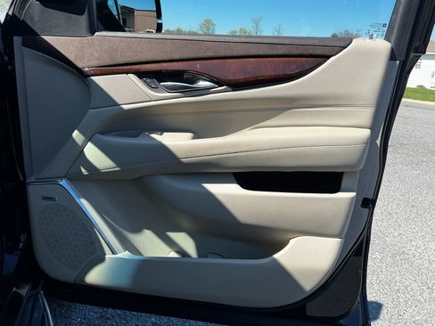 Used 2017 Cadillac Escalade Premium Luxury image 29
