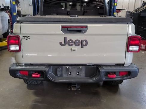 Used 2022 Jeep Gladiator Rubicon image 2