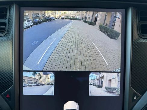 Used 2018 Tesla Model X 75D AWD/4WD image 32