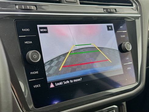 Used 2020 Volkswagen Tiguan SE image 21
