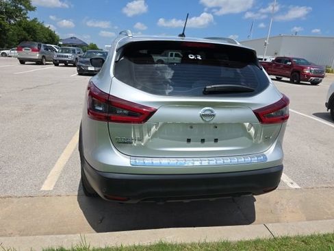 Used 2021 Nissan Rogue Sport SV FWD image 4
