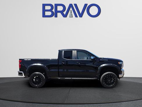 Used 2020 Chevrolet Silverado 1500 LT w/ Trailering Package AWD/4WD image 3