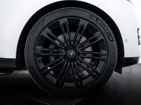 Used 2023 Land Rover Range Rover Long Wheelbase SE image 11