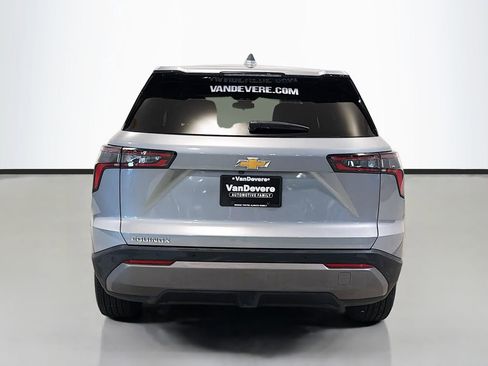 Used 2026 Chevrolet Equinox LT FWD image 9