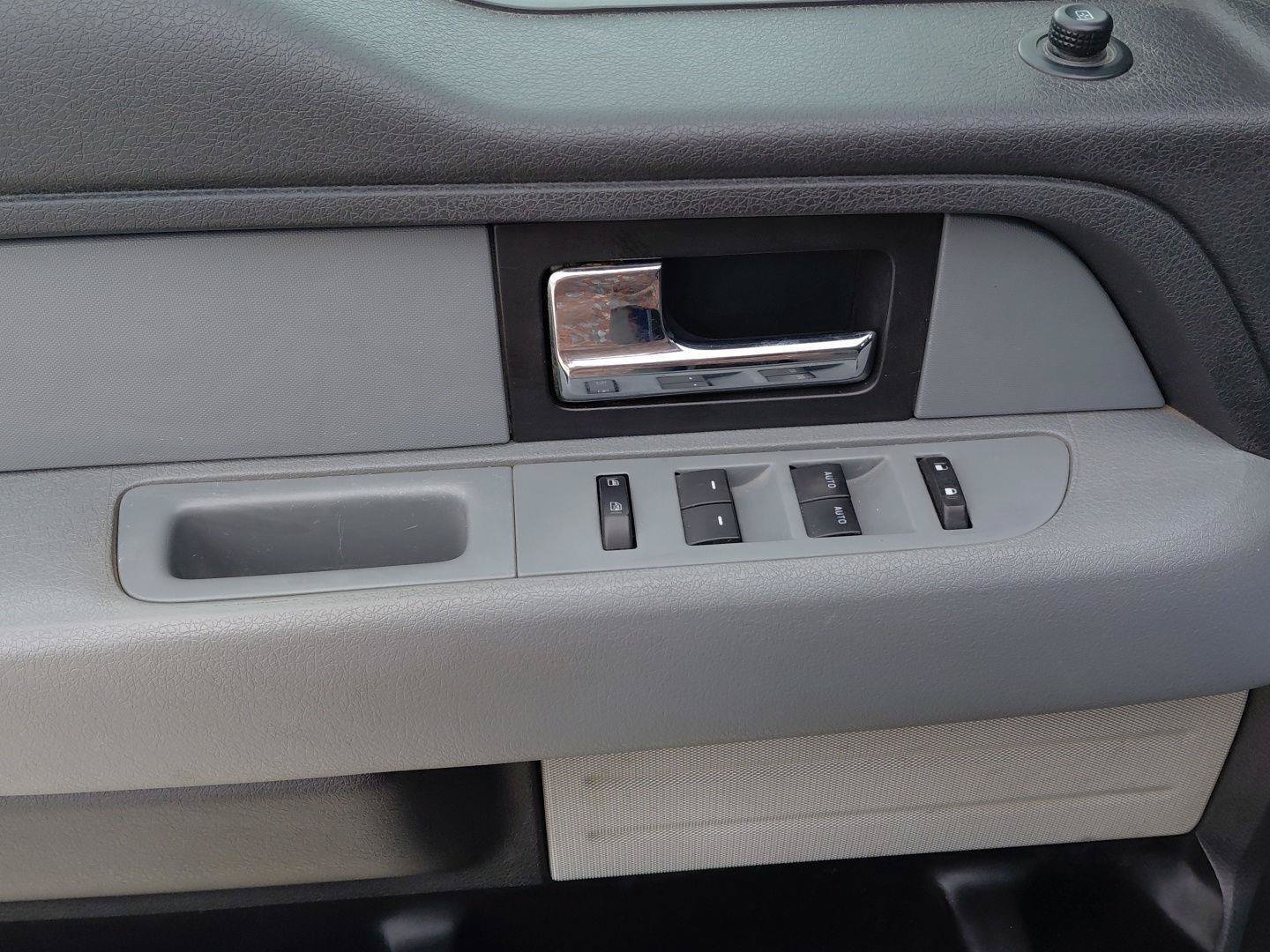 Used 2013 Ford F150 XLT w/ Luxury Equipment Group AWD/4WD image 26