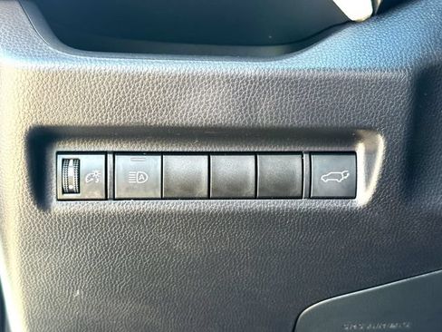 Used 2021 Toyota RAV4 XLE w/ Convenience Package FWD image 16