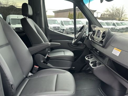 Used 2024 Mercedes-Benz Sprinter 3500 image 9