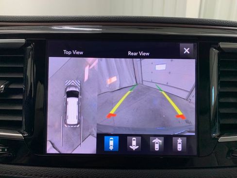 Used 2020 Chrysler Pacifica Limited w/ Tire & Wheel Group image 10