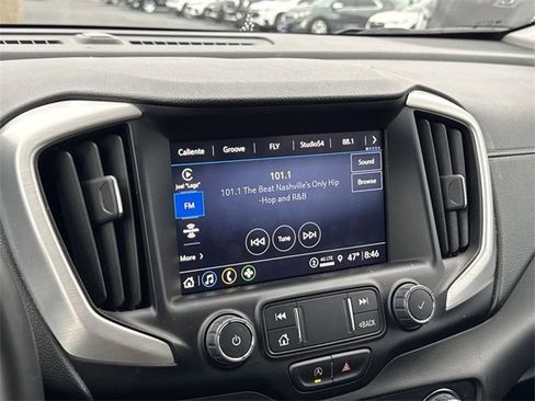 Used 2024 GMC Terrain SLT image 17