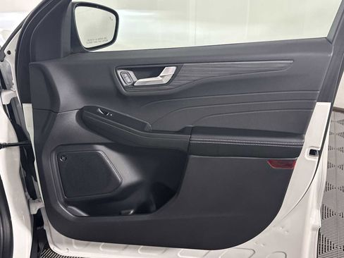 Used 2025 Ford Escape SE w/ PHEV Premium Package FWD image 17