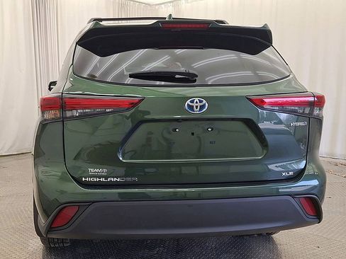 Certified 2023 Toyota Highlander XLE image 2