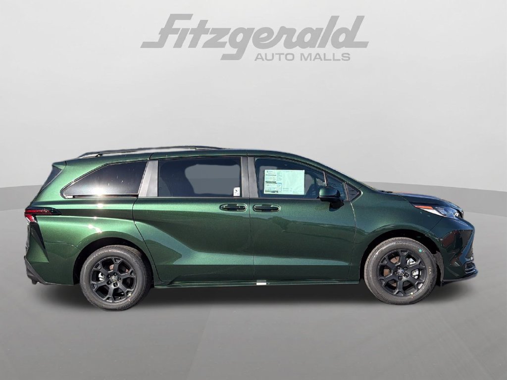 Used 2026 Toyota Sienna XLE Woodland Edition AWD/4WD image 9