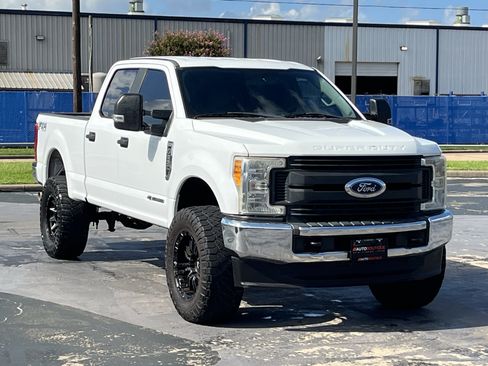 Used 2017 Ford F250 XL w/ Power Equipment Group AWD/4WD image 5