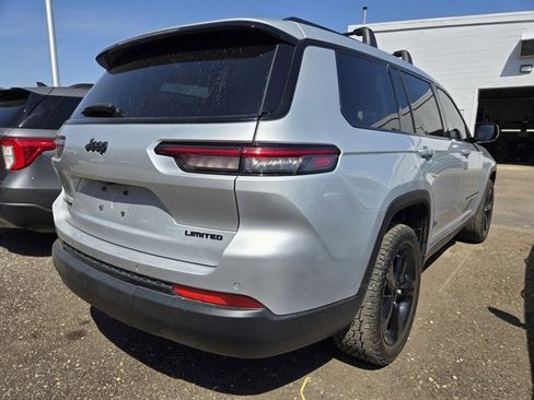 Used 2022 Jeep Grand Cherokee L Limited w/ Black Appearance Package image 4