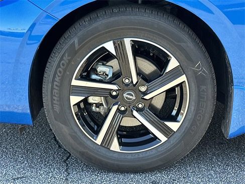 Certified 2025 Nissan Sentra SV image 31