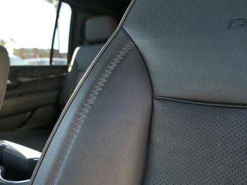 Used 2023 GMC Yukon XL Denali image 12