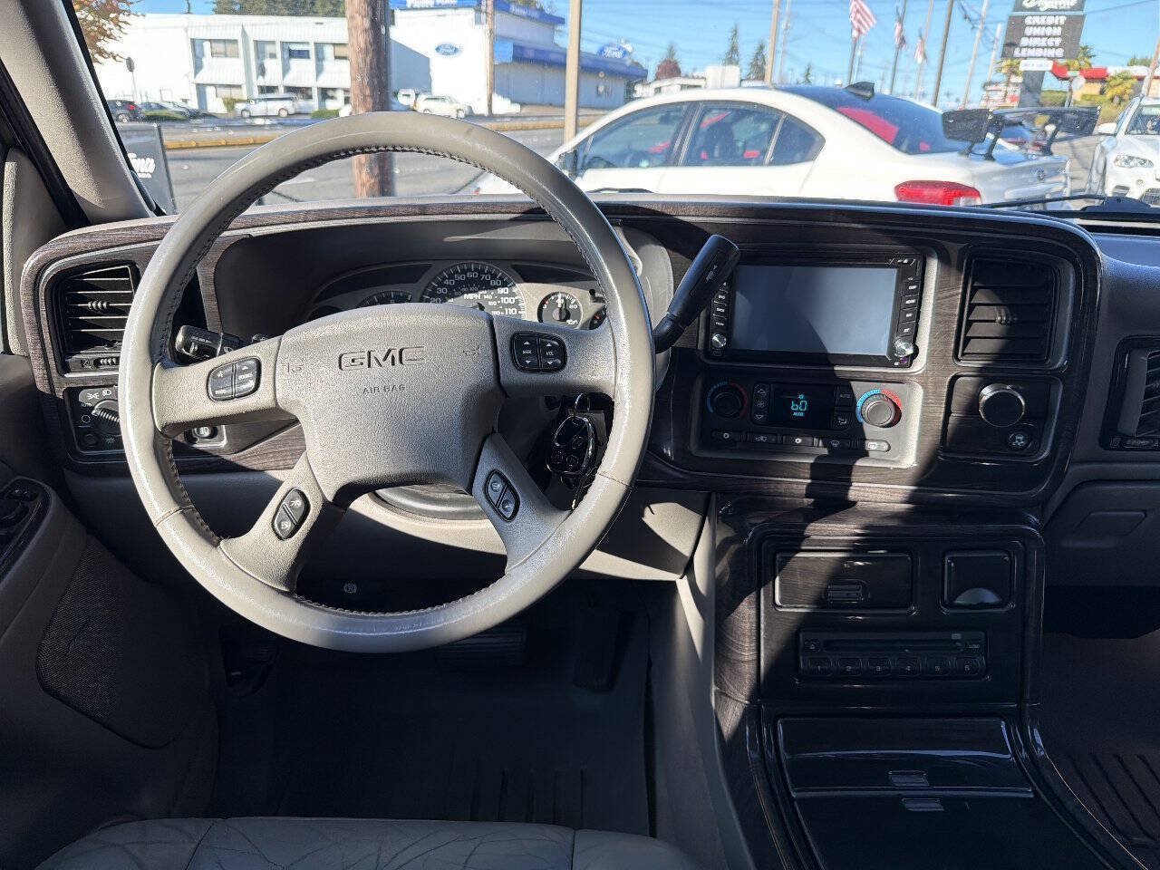Used 2004 GMC Yukon XL Denali AWD/4WD image 30