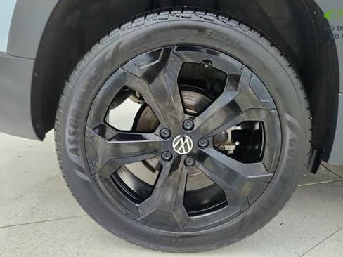Used 2025 Volkswagen Taos SE AWD/4WD image 58