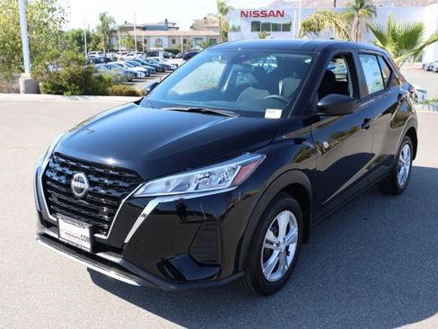 New 2025 Nissan Kicks Play S image 8